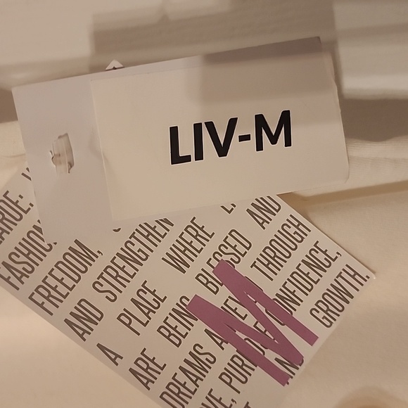 LuLaRoe Liv NWT M - Picture 2 of 4